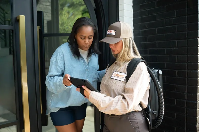tech with customer